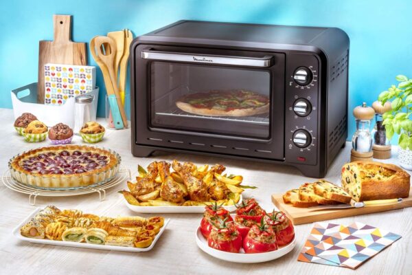 Préparez des plats délicieux rapidement et facilement avec le mini four Moulinex Optimo 60L. Une grande capacité pour nourrir toute la famille!